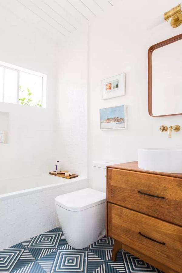 Budget-Friendly-Vanity-small-bathroom-ideas