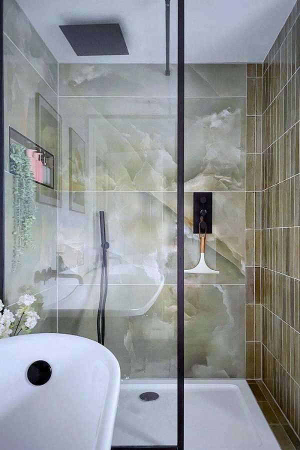 Simple-Tile-Accent-Wall-small-bathroom-ideas